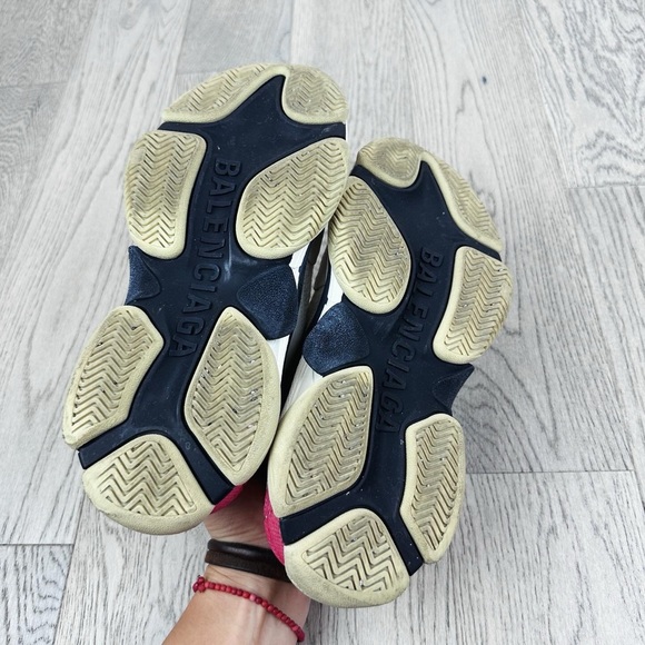 Pre-Owned Balenciaga Triple S Sneakers - White/Red/Black, Size 35 - Picture 9 of 9